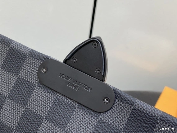 S-Cape Messenger VUITTON LOUIS 0426